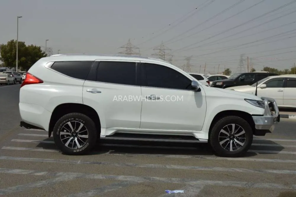 Mitsubishi Pajero 2018 for Sale in Dubai Image-5