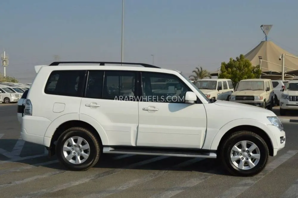 Mitsubishi Pajero 2020 for Sale in Dubai Image-8