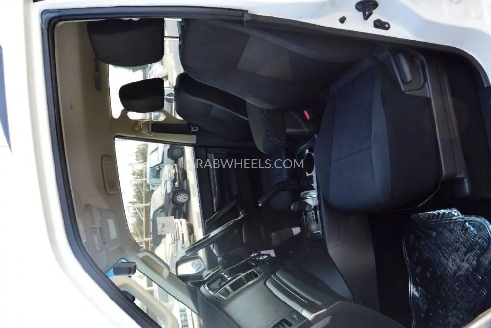 Mitsubishi Pajero 2020 for Sale in Dubai Image-14