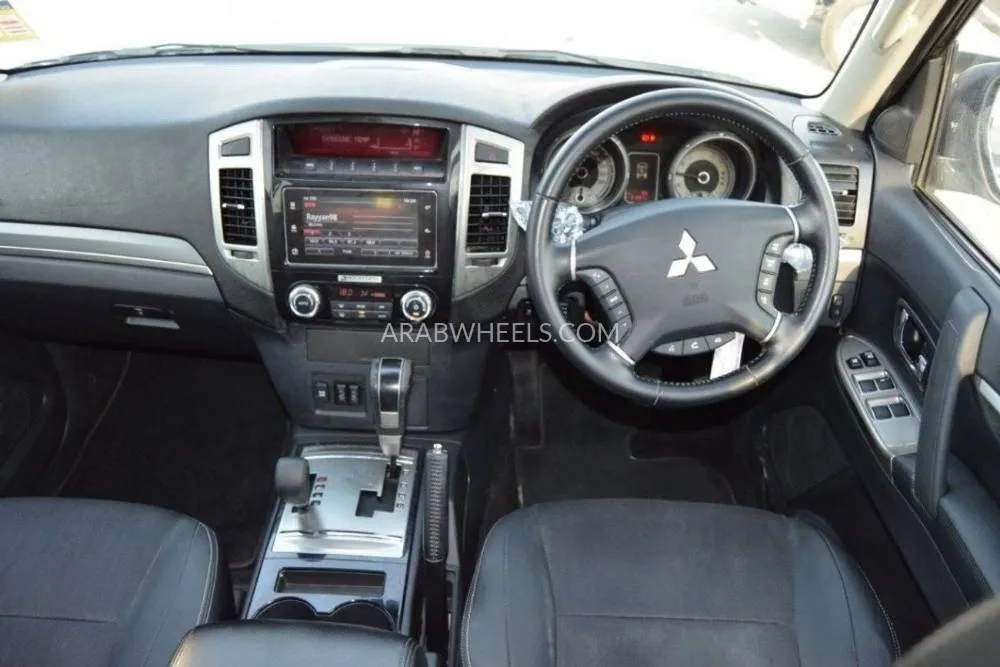 Mitsubishi Pajero 2020 for Sale in Dubai Image-12