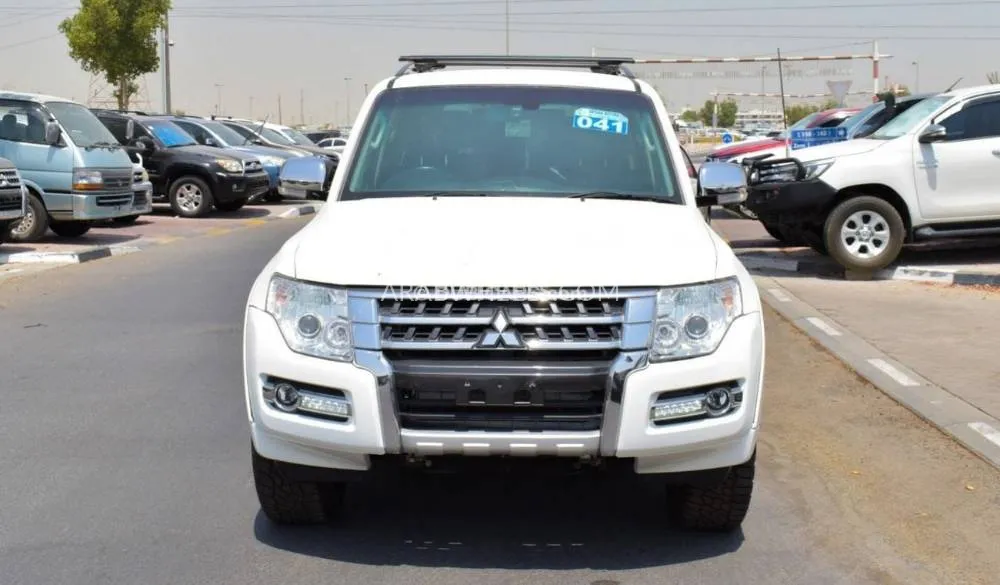 Mitsubishi Pajero 2021 for Sale in Dubai Image-2