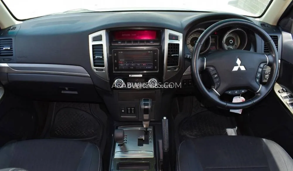 Mitsubishi Pajero 2021 for Sale in Dubai Image-6