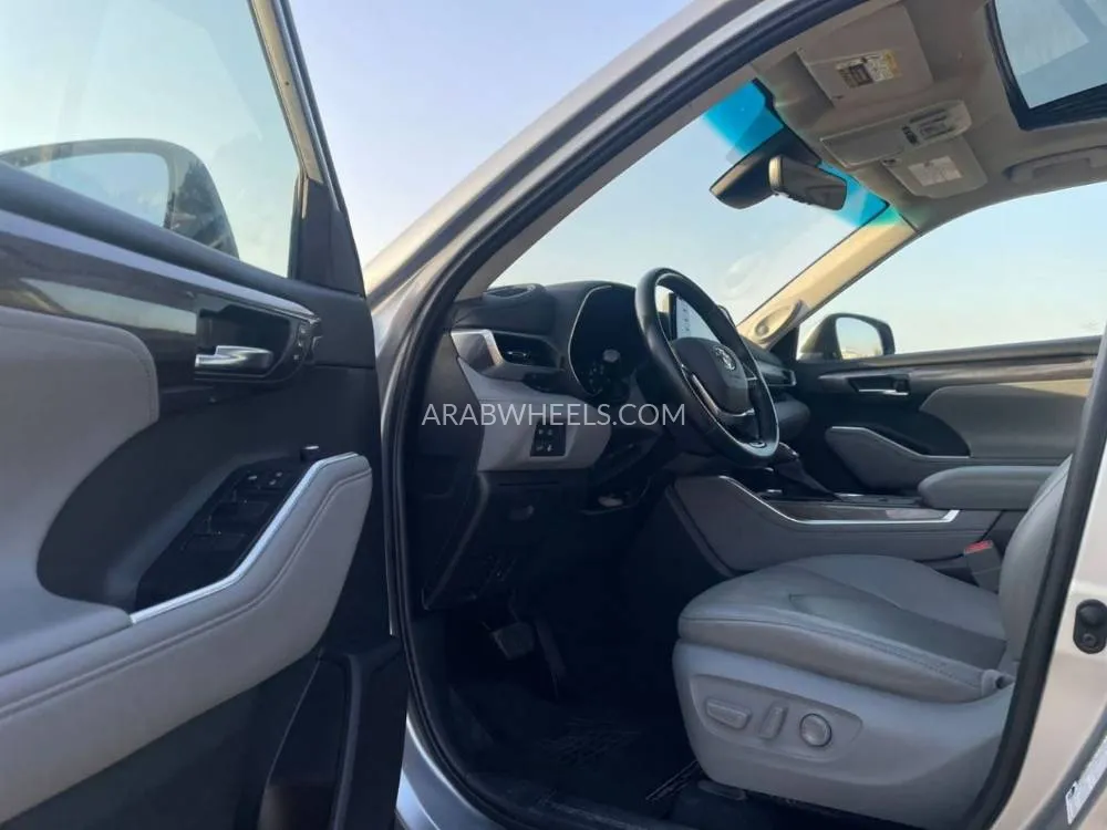 Toyota Grand Highlander 2021 for Sale in Dubai Image-12
