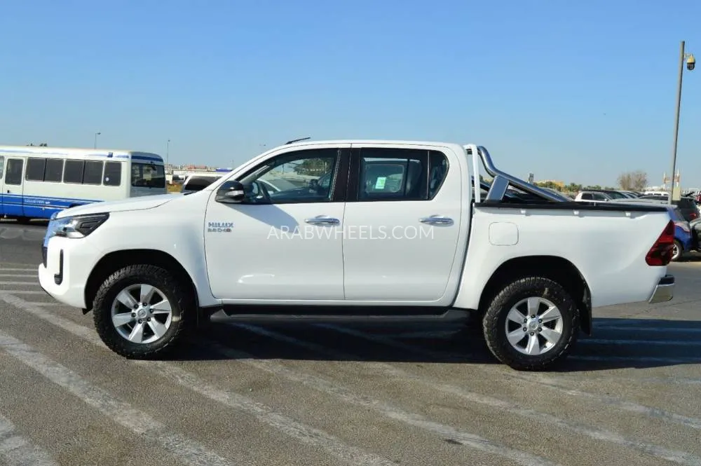 Toyota Hilux 2017 for Sale in Dubai Image-5