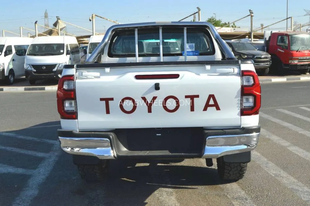 Toyota Hilux 2017 for Sale in Dubai Image-7