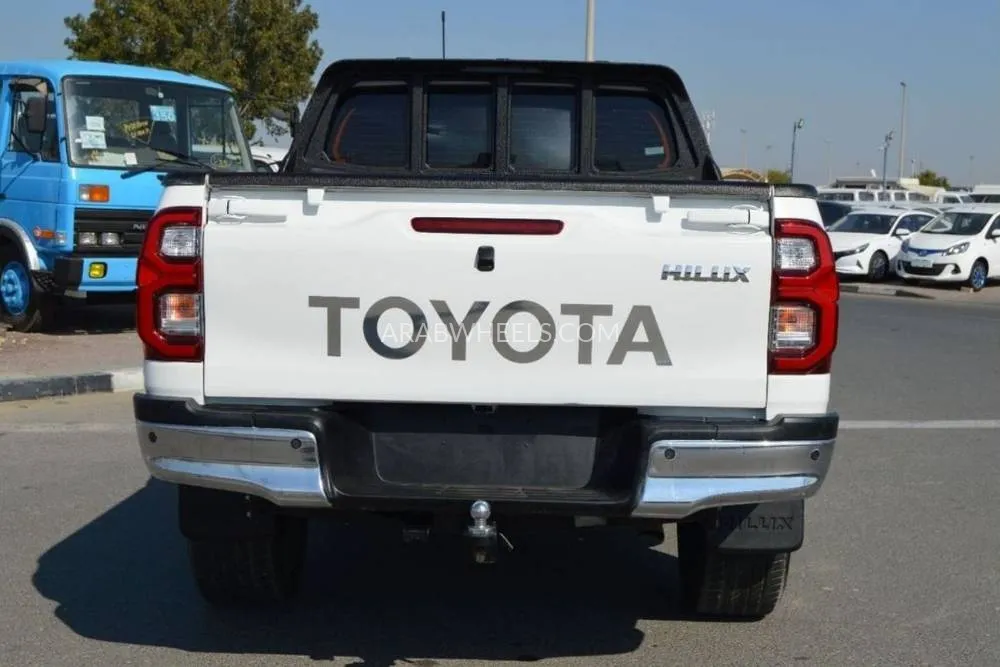 Toyota Hilux 2018 for Sale in Dubai Image-8
