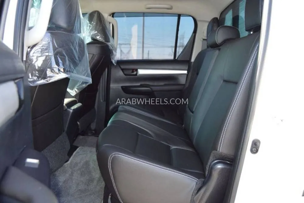 Toyota Hilux 2018 for Sale in Dubai Image-11