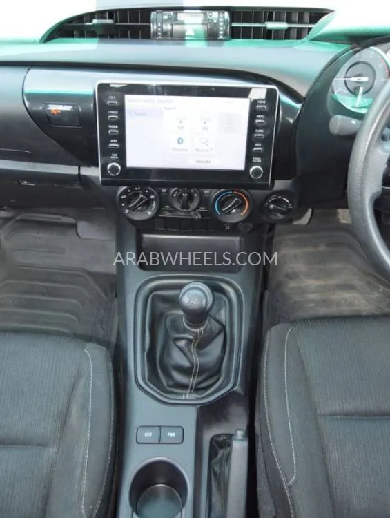 Toyota Hilux 2023 for Sale in Dubai Image-11