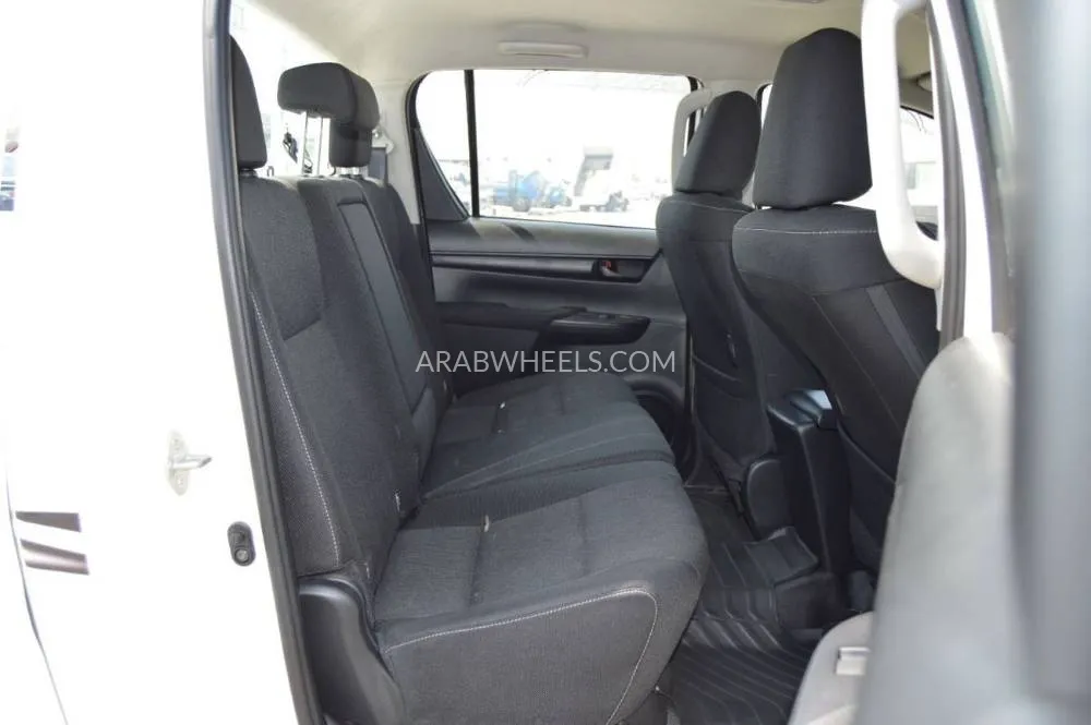 Toyota Hilux 2023 for Sale in Dubai Image-12