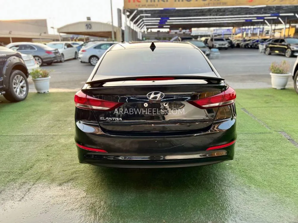 Hyundai Elantra 2020 for Sale in Ajman Image-3