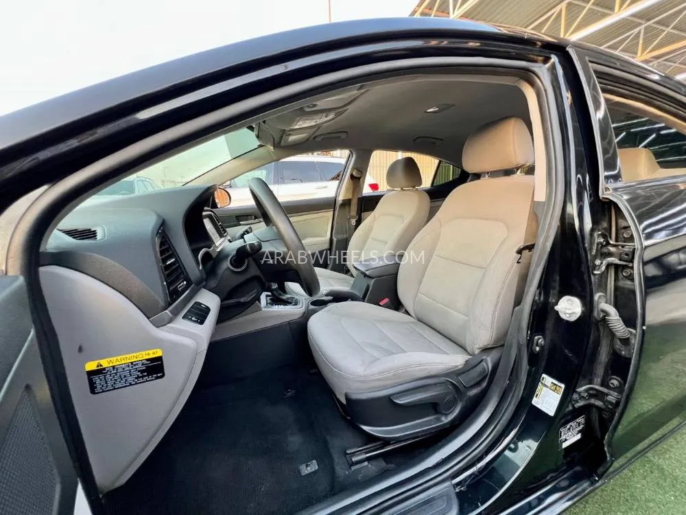 Hyundai Elantra 2020 for Sale in Ajman Image-11