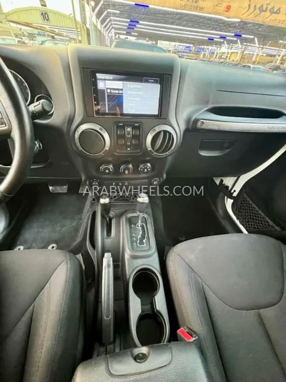 Jeep Wrangler 2017 for Sale in Ajman Image-14