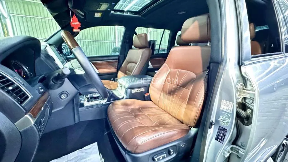 Toyota Land Cruiser 2021 for Sale in Ajman Image-9