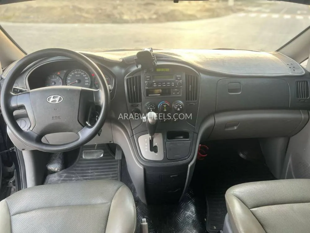 Hyundai H-1 Starex 2016 for Sale in Sharjah Image-7