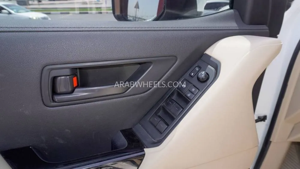 تويوتا لاند كروزر 2022 for Sale in الشارقة Image-11