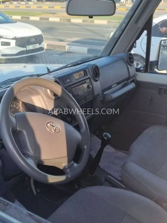 تويوتا لاند كروزر 70 سيريز 2015 for Sale in الشارقة Image-5
