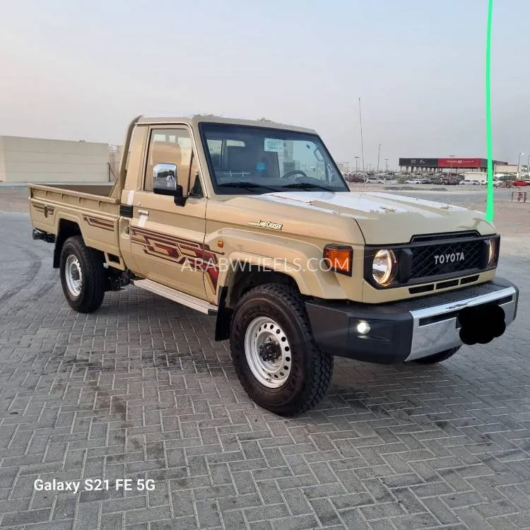 تويوتا لاند كروزر 70 سيريز 2024 for Sale in الشارقة Image-9