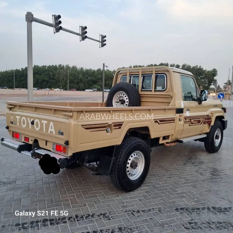 تويوتا لاند كروزر 70 سيريز 2024 for Sale in الشارقة Image-10