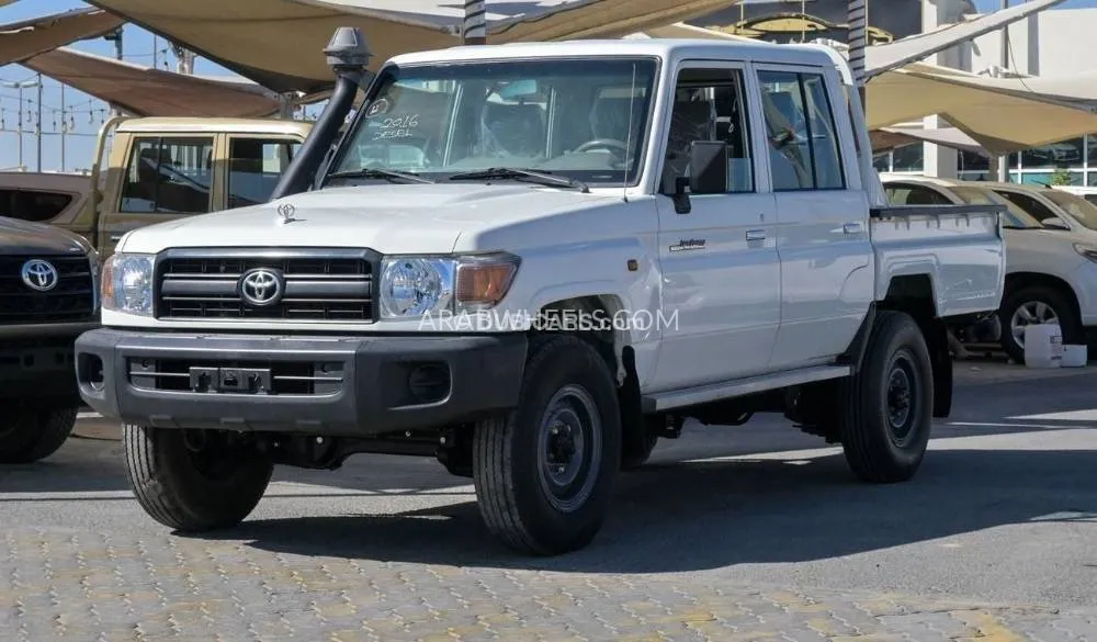Toyota Land Cruiser 70 Series 2016 for Sale in Sharjah Image-3