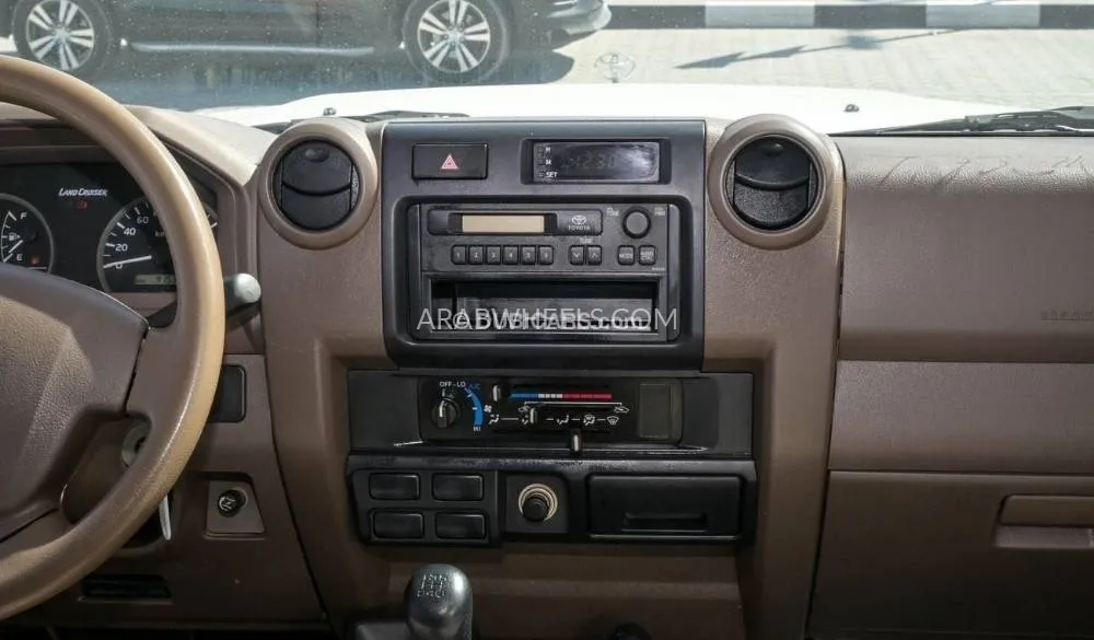 Toyota Land Cruiser 70 Series 2016 for Sale in Sharjah Image-6
