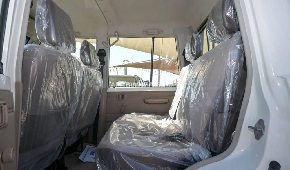 Toyota Land Cruiser 70 Series 2016 for Sale in Sharjah Image-9