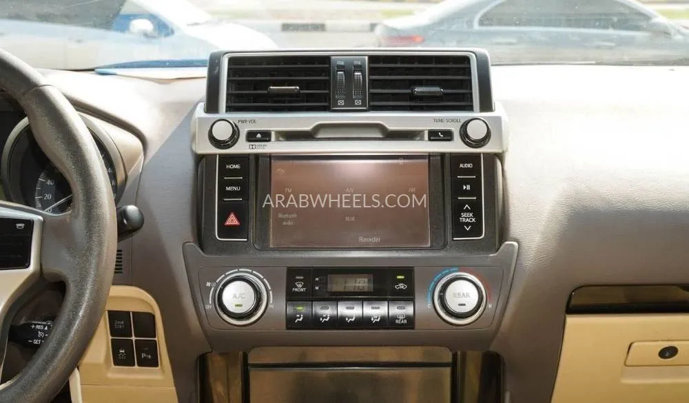 Toyota Land Cruiser Prado 2017 for Sale in Sharjah Image-6