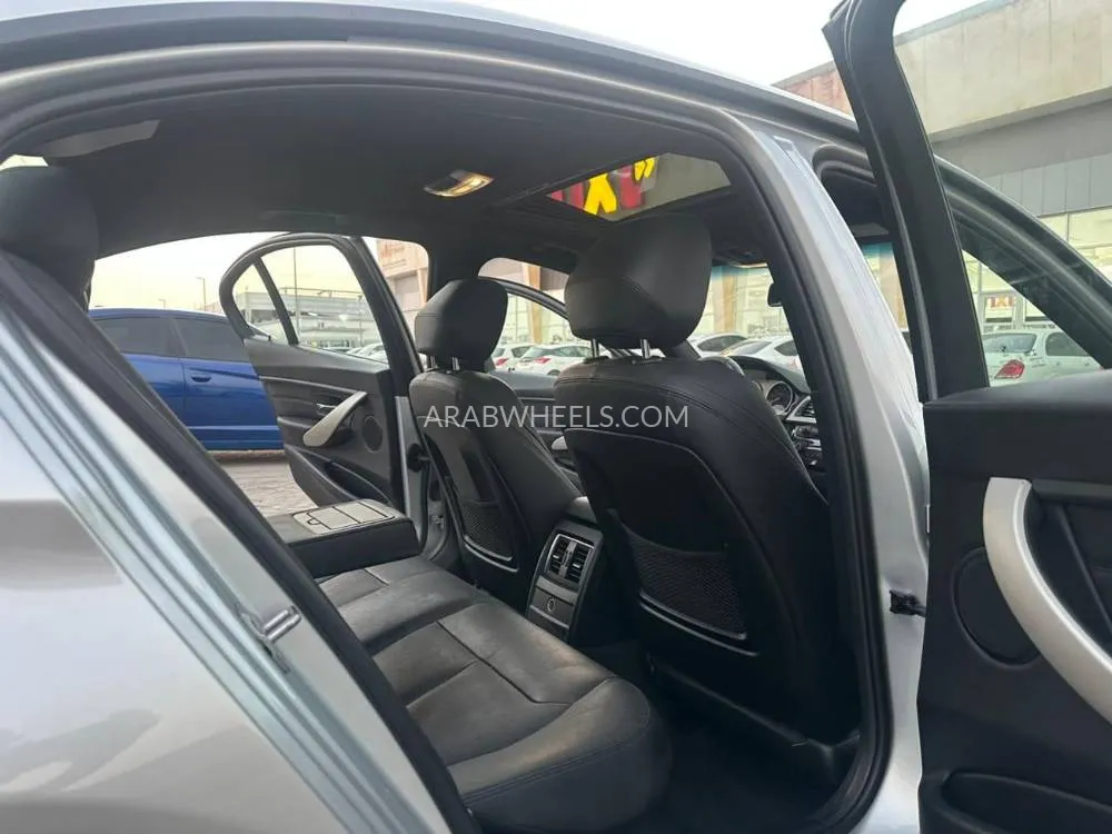 بي إم دبليو الفئة الثالثة 2018 for Sale in الشارقة Image-7