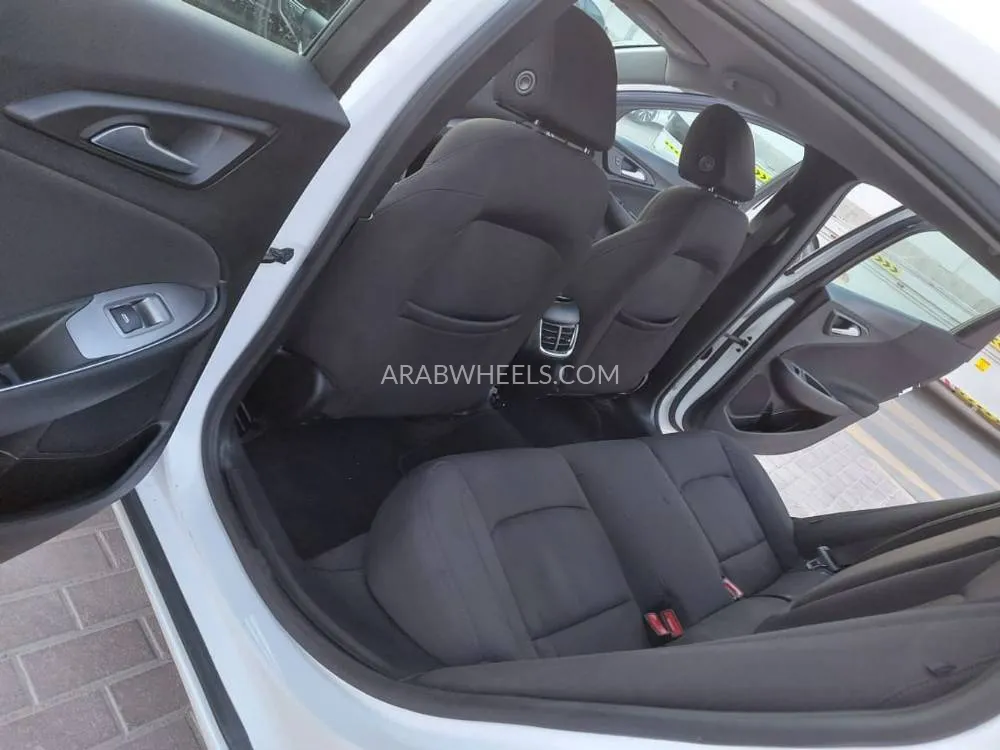 Chevrolet Malibu 2020 for Sale in Sharjah Image-10