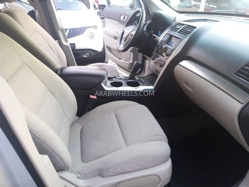 Ford Explorer 2014 for Sale in Sharjah Image-9