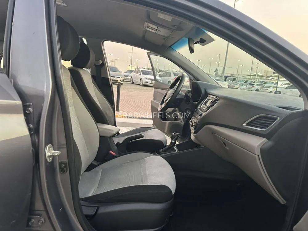 Hyundai Accent 2018 for Sale in Sharjah Image-12