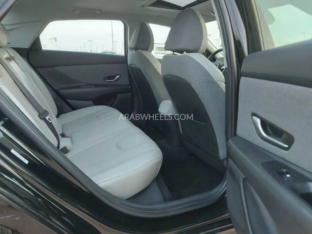 Hyundai Elantra 2021 for Sale in Sharjah Image-8