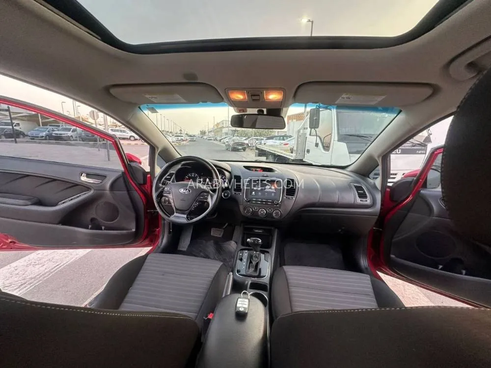 Kia Forte 2018 for Sale in Sharjah Image-8