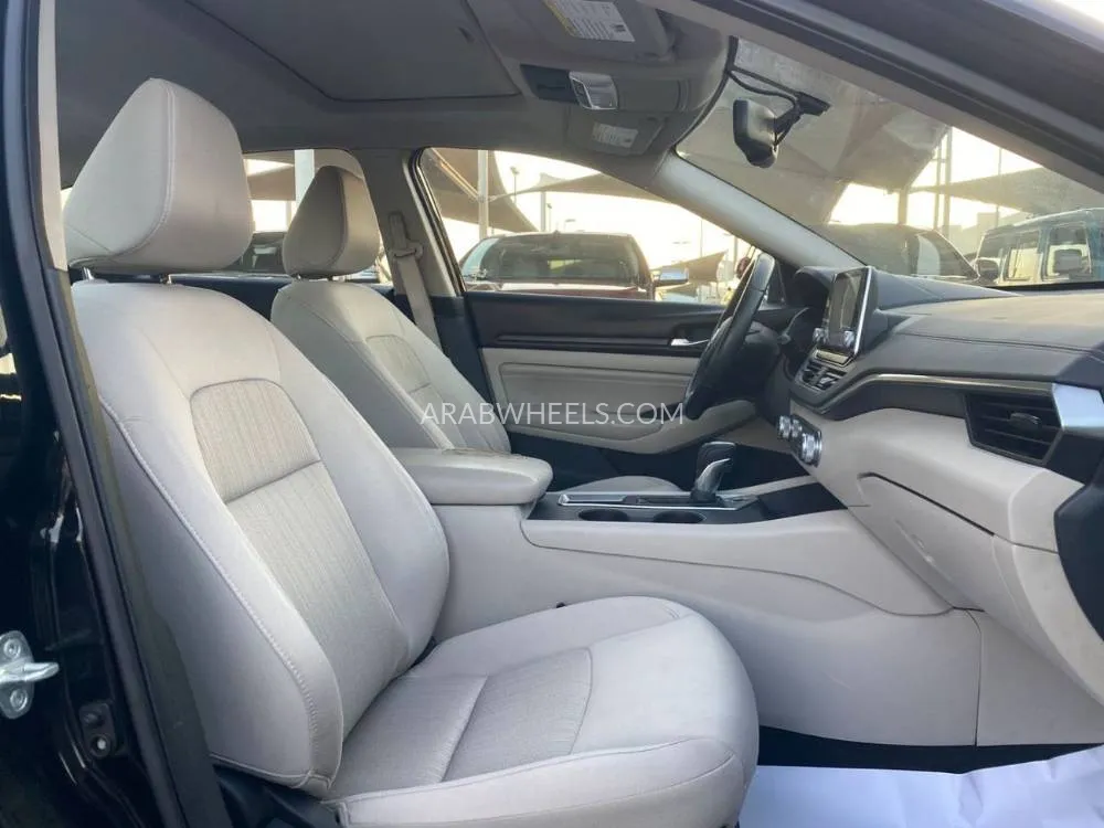 Nissan Altima 2019 for Sale in Sharjah Image-9