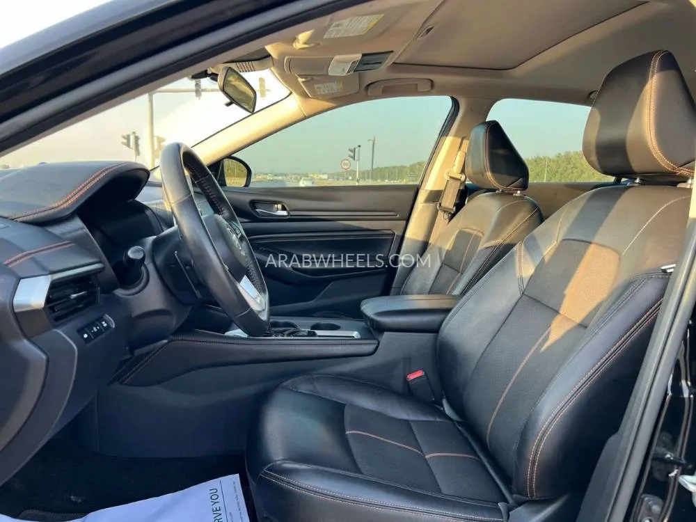 Nissan Altima 2022 for Sale in Sharjah Image-11