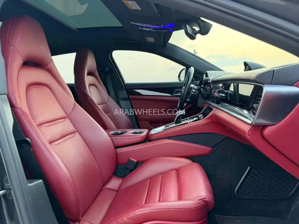 Porsche Panamera 2018 for Sale in Sharjah Image-9