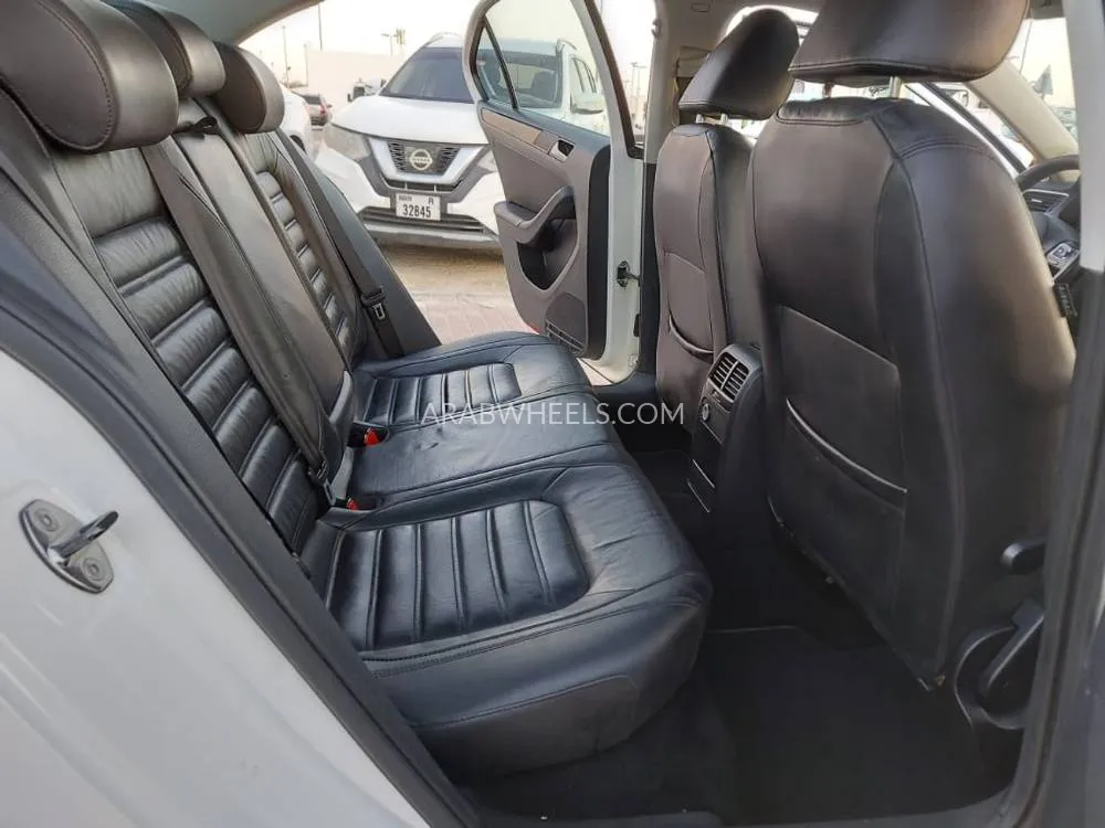 Volkswagen Jetta 2012 for Sale in Sharjah Image-7