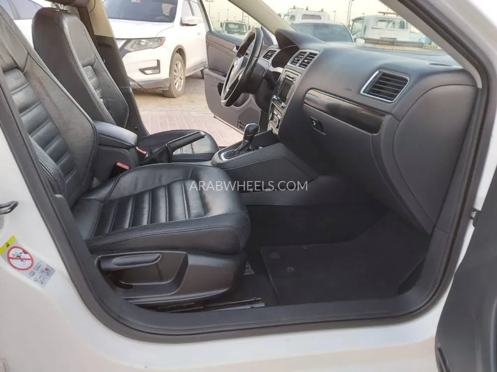 Volkswagen Jetta 2012 for Sale in Sharjah Image-8