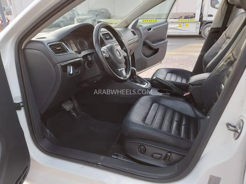 Volkswagen Jetta 2012 for Sale in Sharjah Image-9