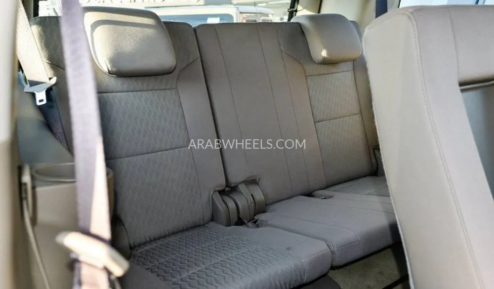 GMC Yukon 2017 for Sale in Dubai Image-8