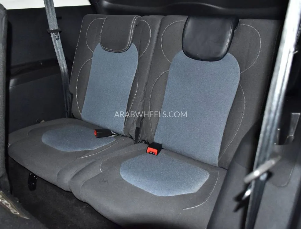 Chevrolet Captiva 2023 for Sale in Dubai Image-17