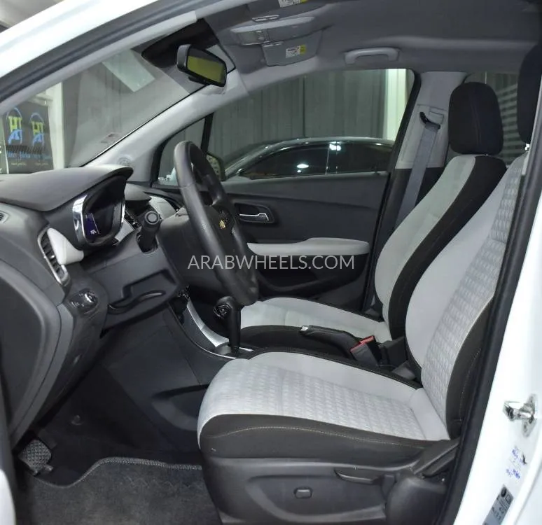 Chevrolet Trax 2017 for Sale in Dubai Image-10