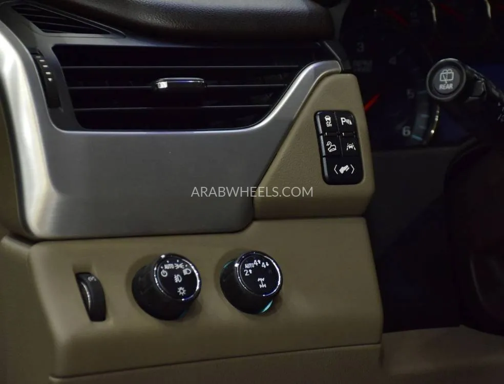 GMC Yukon 2019 for Sale in Dubai Image-16