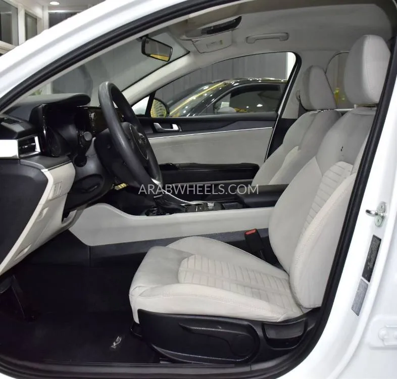 Kia K5 2023 for Sale in Dubai Image-10