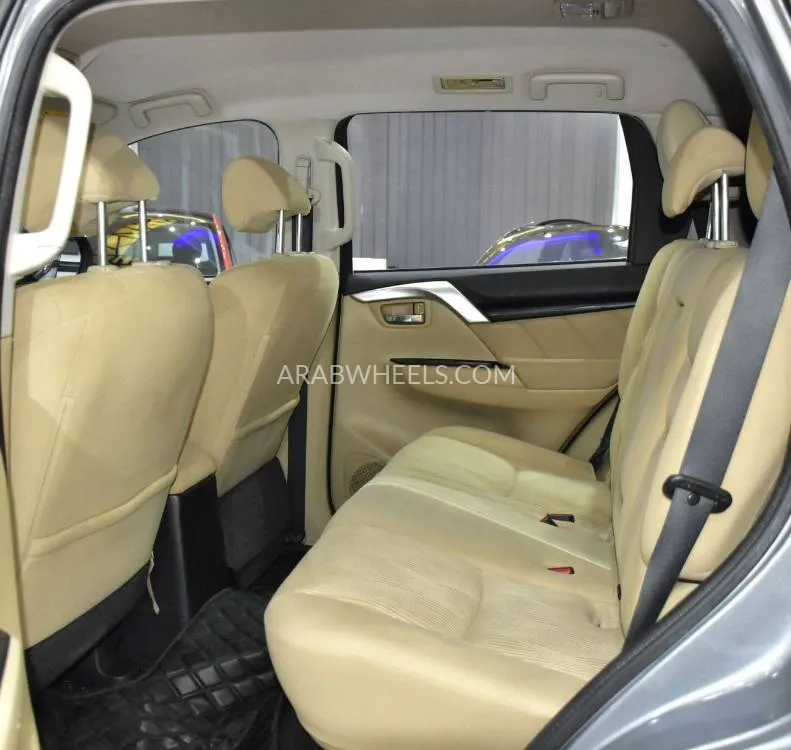 Mitsubishi Montero Sport 2016 for Sale in Dubai Image-15