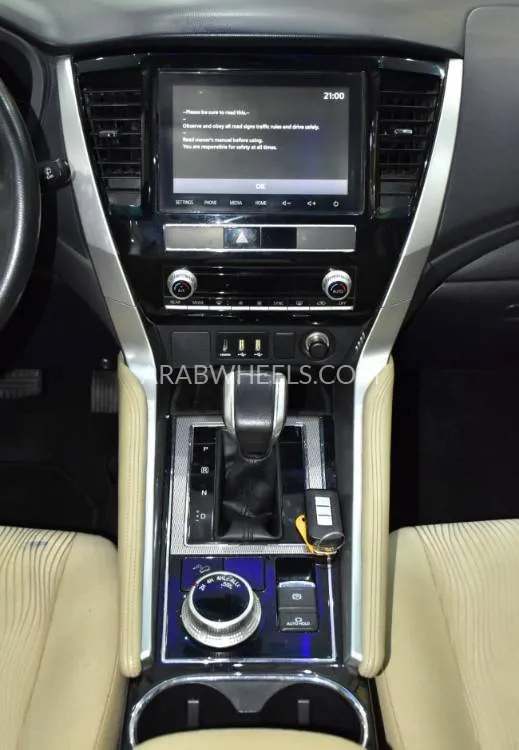 Mitsubishi Montero Sport 2021 for Sale in Dubai Image-15