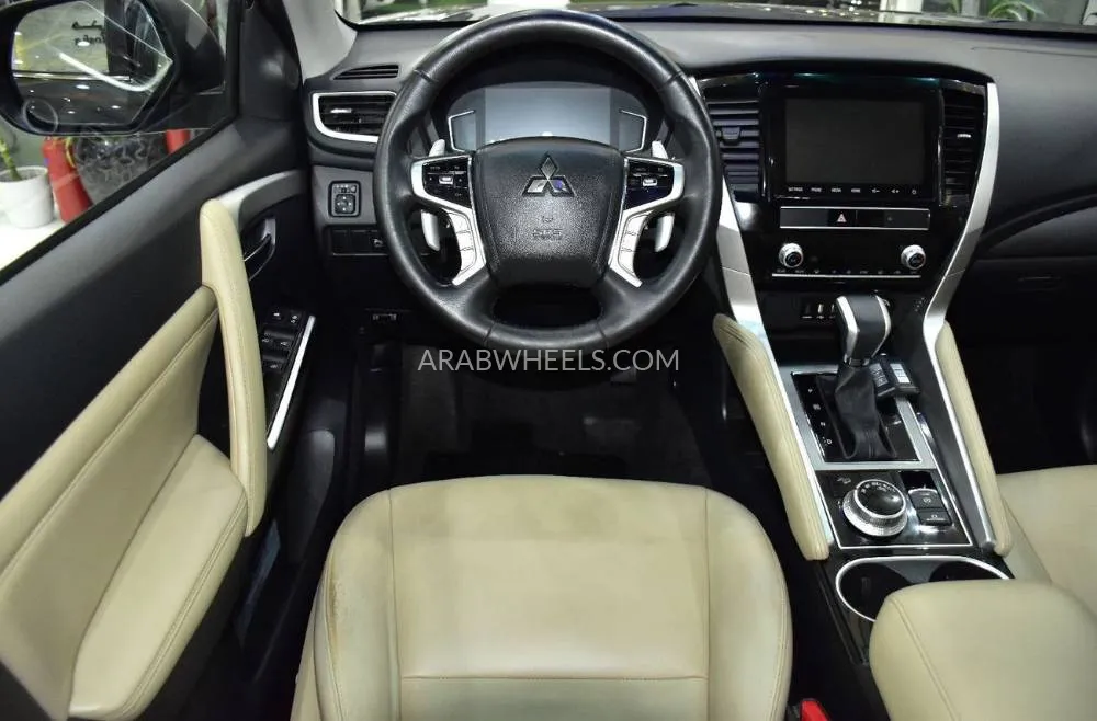 Mitsubishi Montero Sport 2023 for Sale in Dubai Image-12