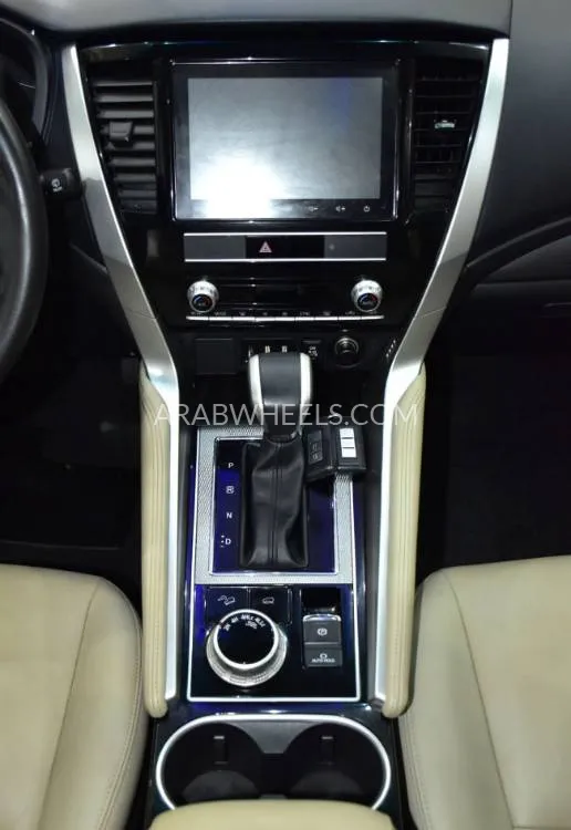 Mitsubishi Montero Sport 2023 for Sale in Dubai Image-15