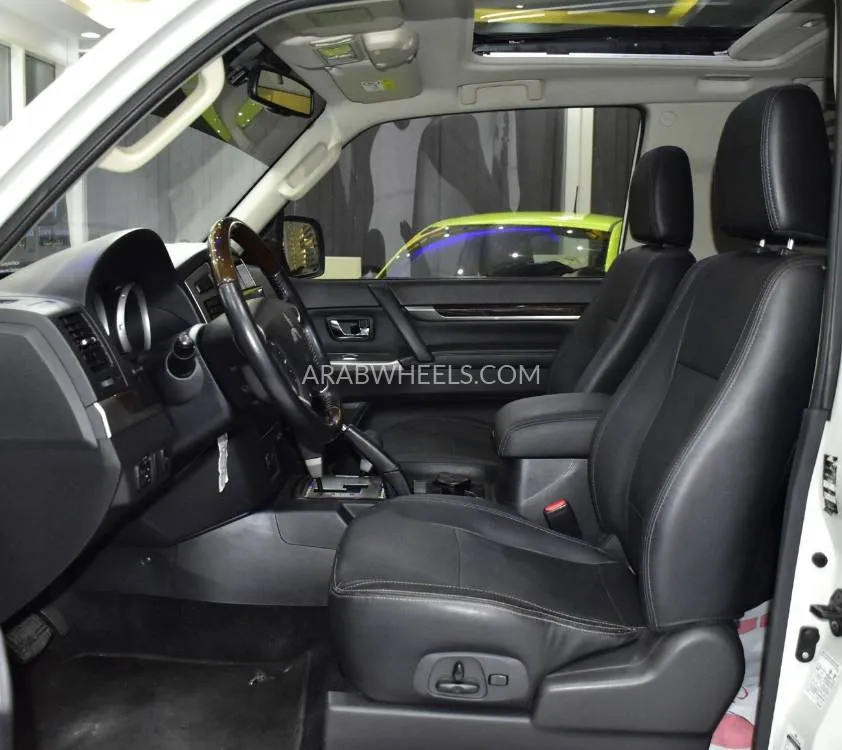 Mitsubishi Pajero 2018 for Sale in Dubai Image-10