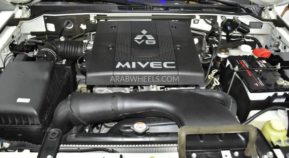 Mitsubishi Pajero 2018 for Sale in Dubai Image-18