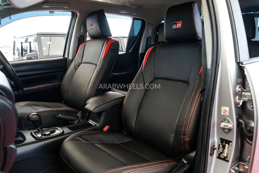 تويوتا هايلوكس 2018 for Sale in دبي Image-14